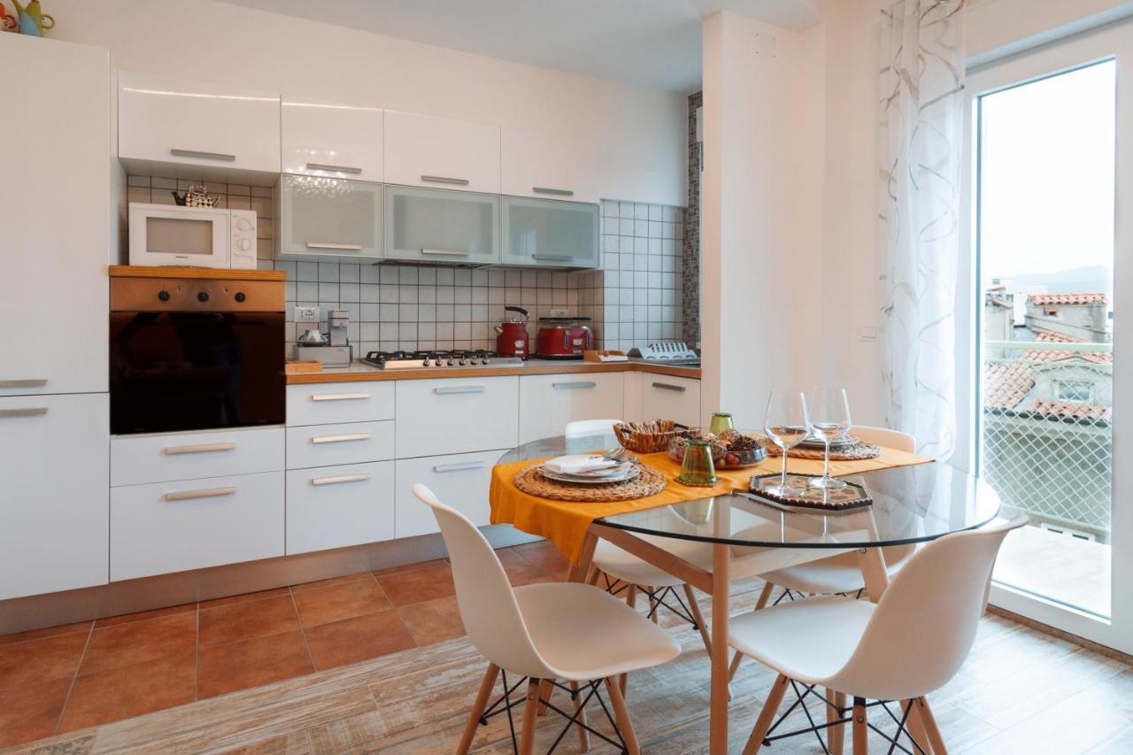 San Giusto Elegante Bilocale Con Balcone E Vista Apartment Триест Екстериор снимка
