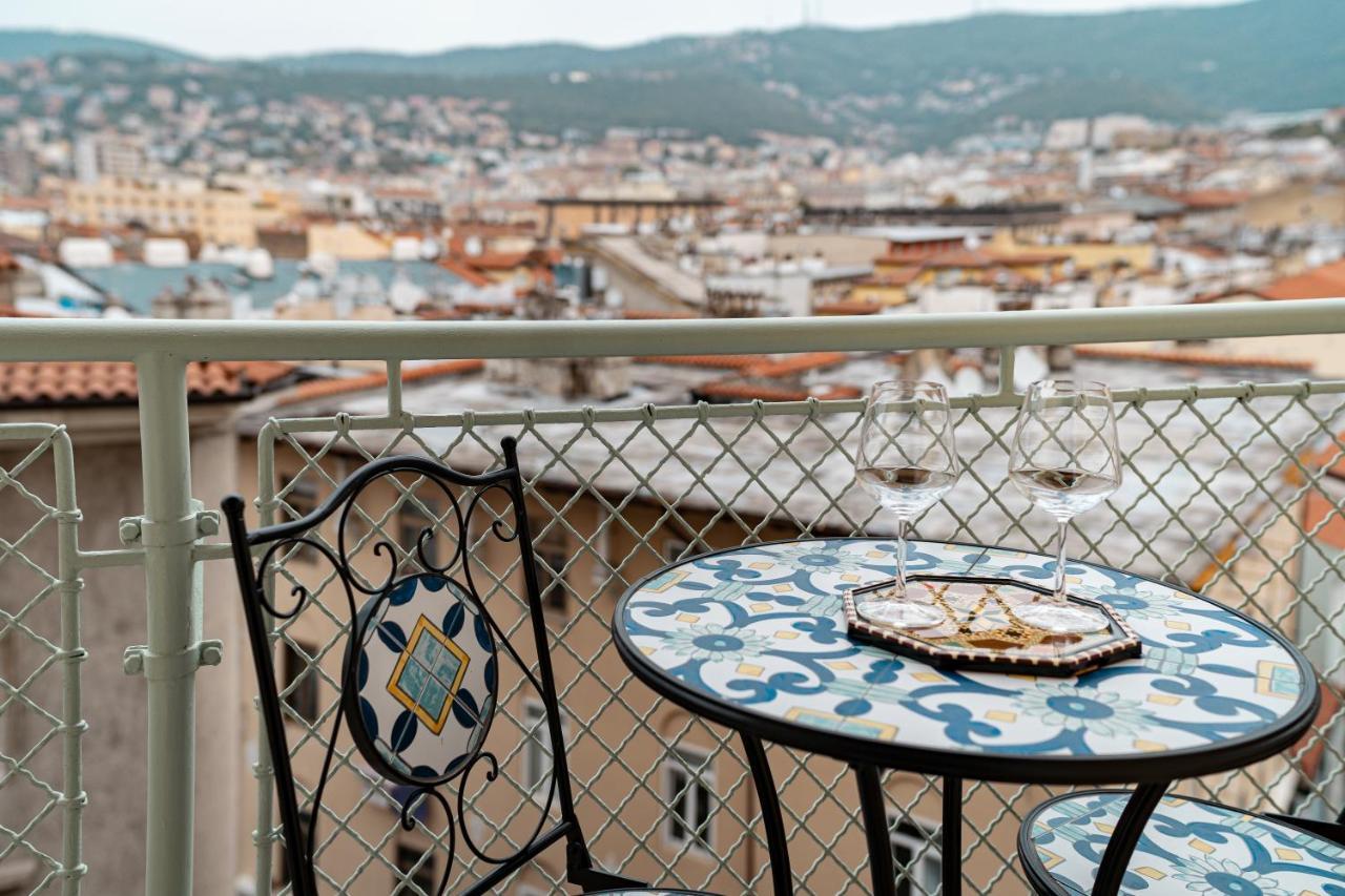 San Giusto Elegante Bilocale Con Balcone E Vista Apartment Триест Екстериор снимка