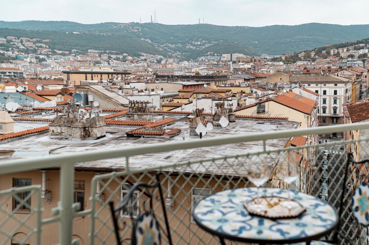 San Giusto Elegante Bilocale Con Balcone E Vista Apartment Триест Екстериор снимка