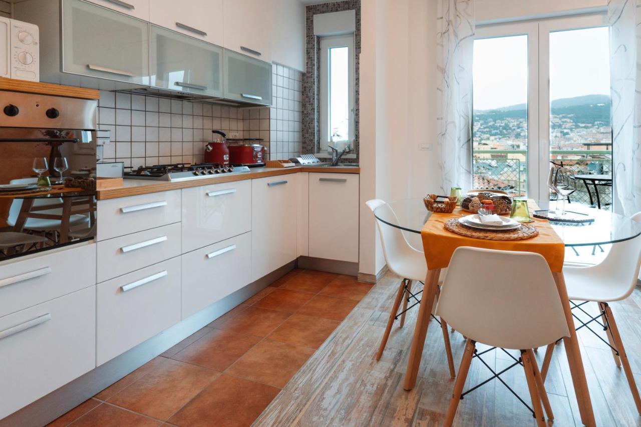 San Giusto Elegante Bilocale Con Balcone E Vista Apartment Триест Екстериор снимка