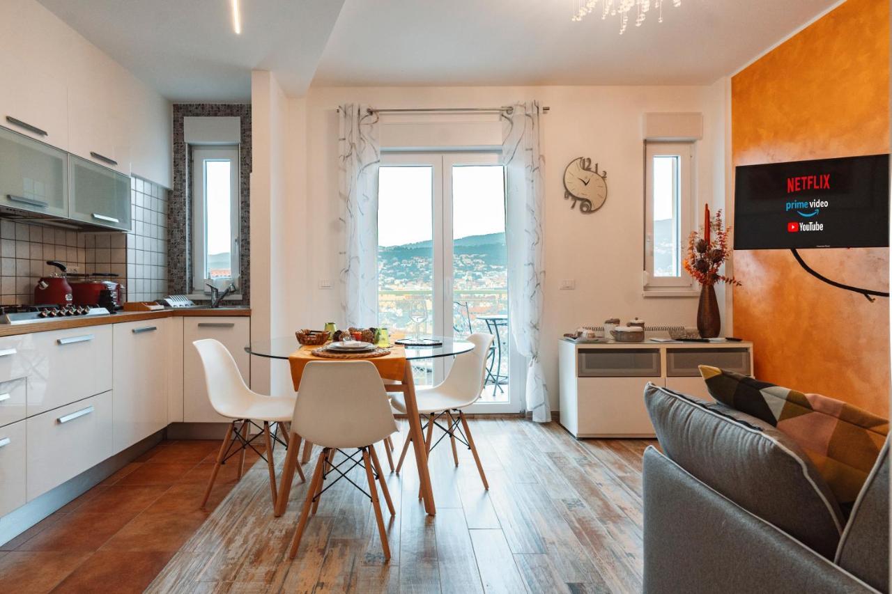 San Giusto Elegante Bilocale Con Balcone E Vista Apartment Триест Екстериор снимка
