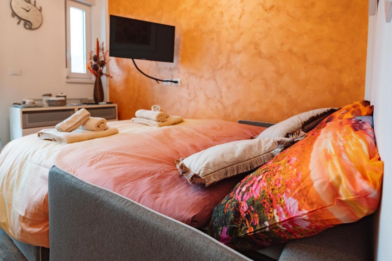 San Giusto Elegante Bilocale Con Balcone E Vista Apartment Триест Екстериор снимка