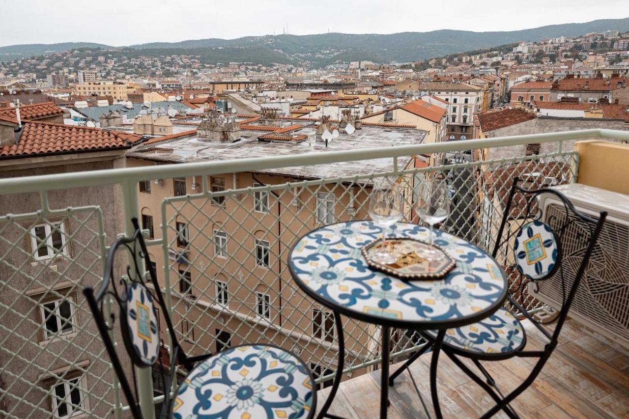 San Giusto Elegante Bilocale Con Balcone E Vista Apartment Триест Екстериор снимка